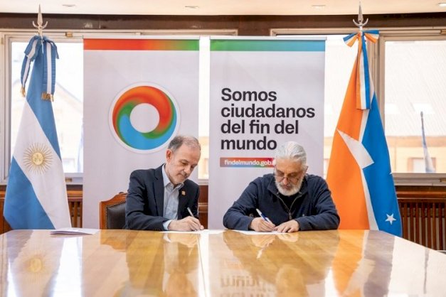 El convenio, firmado por el Rector de la UNTDF, Dr. Daniel Alfredo Fernández, y el secretario Legal de Gobierno de Tierra del Fuego, Dr. José Guillermo Capdevila,