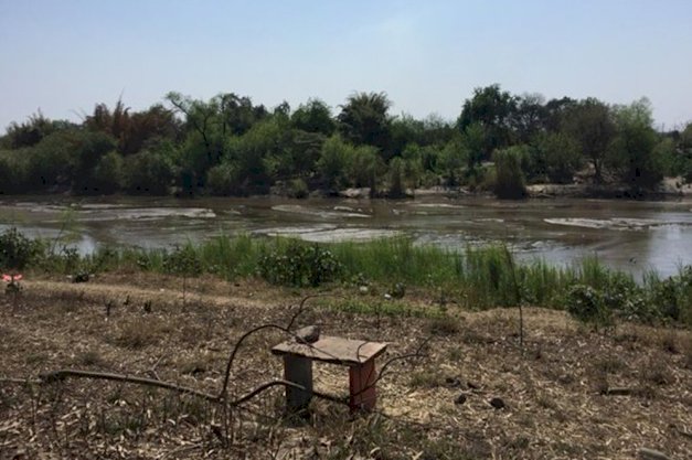 en la imagen se puede ver un rio contaminado en la provincia de Tucuman